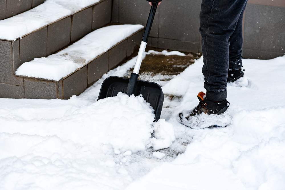 Tips on snow shoveling by Canada Physiotherapy Association